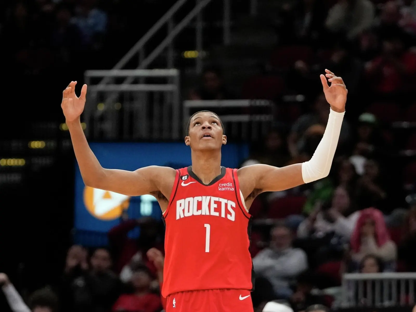 NBA／火箭菜鳥 Jabari Smith 半夜遭超級盃球迷干擾睡眠，無奈發文：「我明天還要扛 Embiid 餒！」