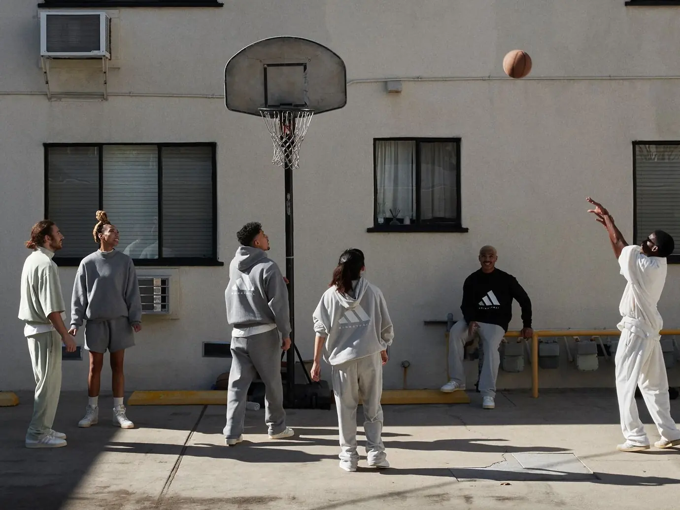 adidas Basketball 第二章「台灣販售」資訊公開，豐富服飾、定價完整揭曉！