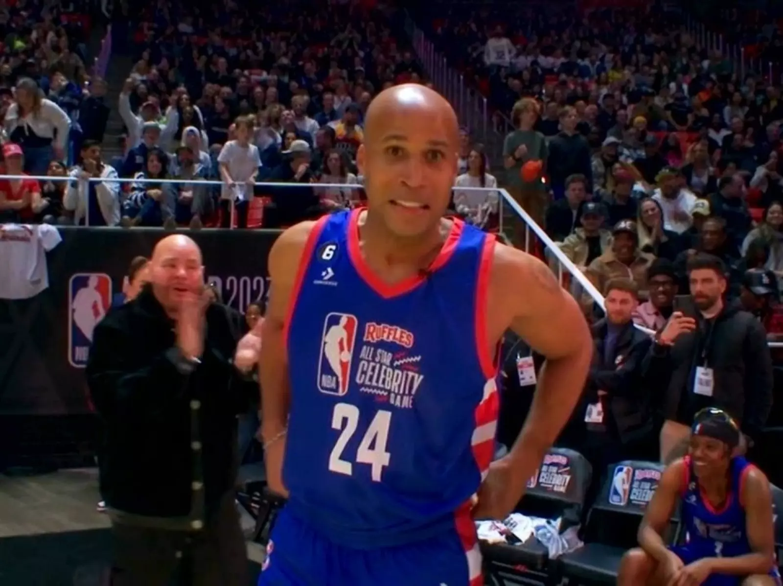 NBA 名人明星賽 Richard Jefferson「身兼三職」從球評變裁判變球員，賽末累到躺板凳！