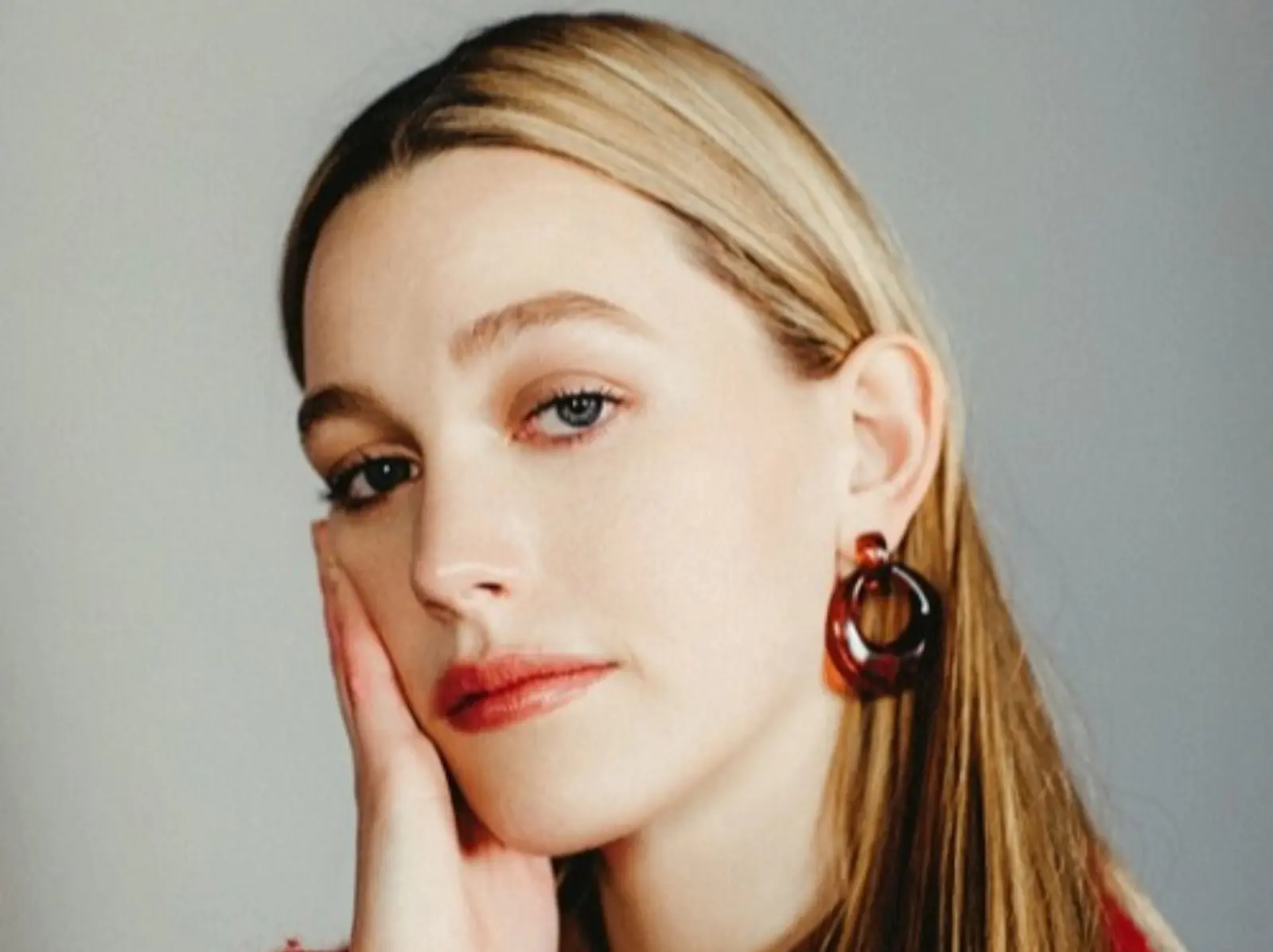 關於《安眠書店》「Love」維多利亞佩德雷蒂 Victoria Pedretti 5 件事：為角色移居外地、封新一代鬼后！