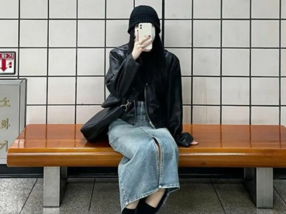 女大生、小資女必學「牛仔裙」一週穿搭，善用大學 T、襯衫混搭，不再費心思考 OOTD！