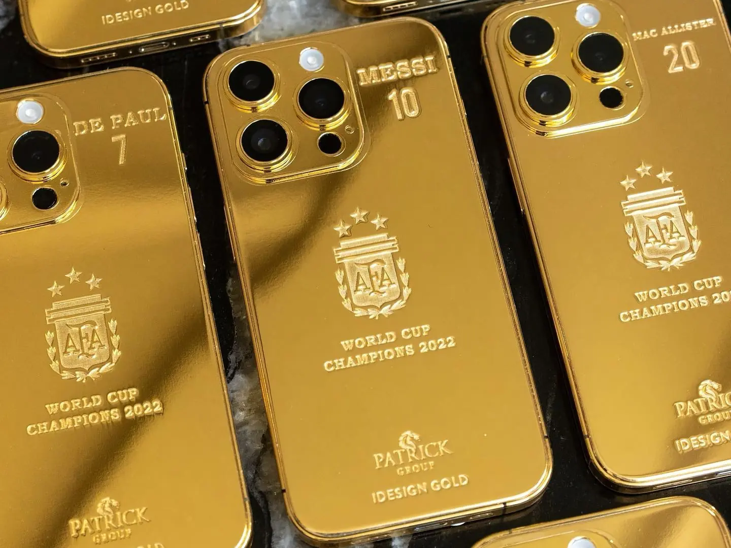 梅西 Lionel Messi 豪砸 640 萬元送阿根廷全隊「24K 鍍金 iPhone 14 Pro」慶祝世界盃奪冠！