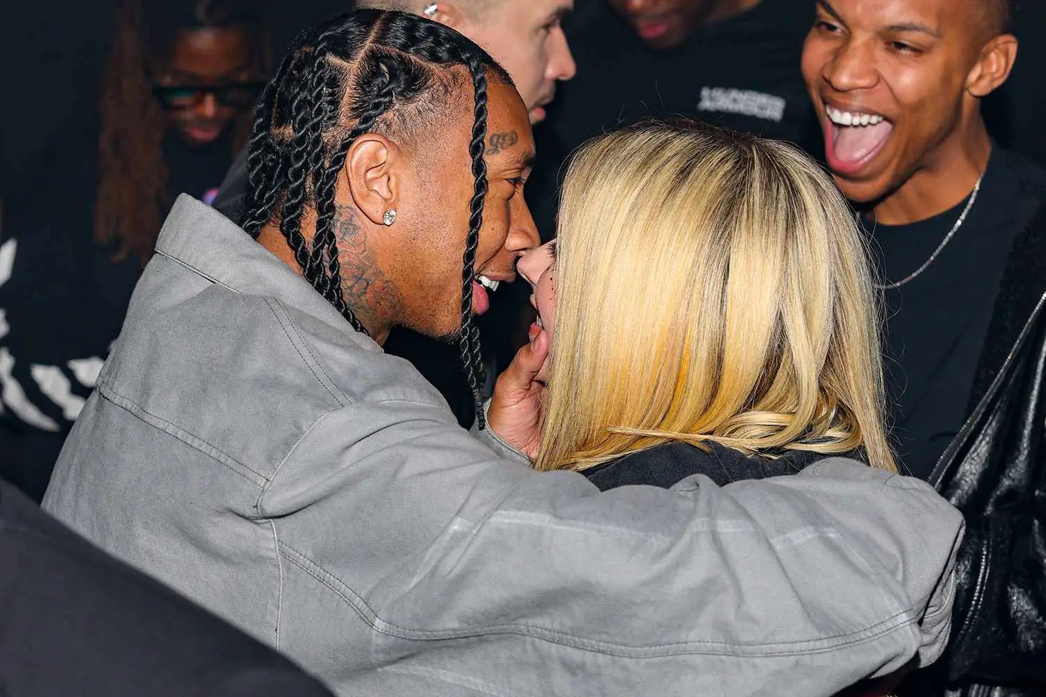 艾薇兒 Avril 和新歡 Tyga 「熱吻」證實戀情！前未婚夫：「我措手不及」
