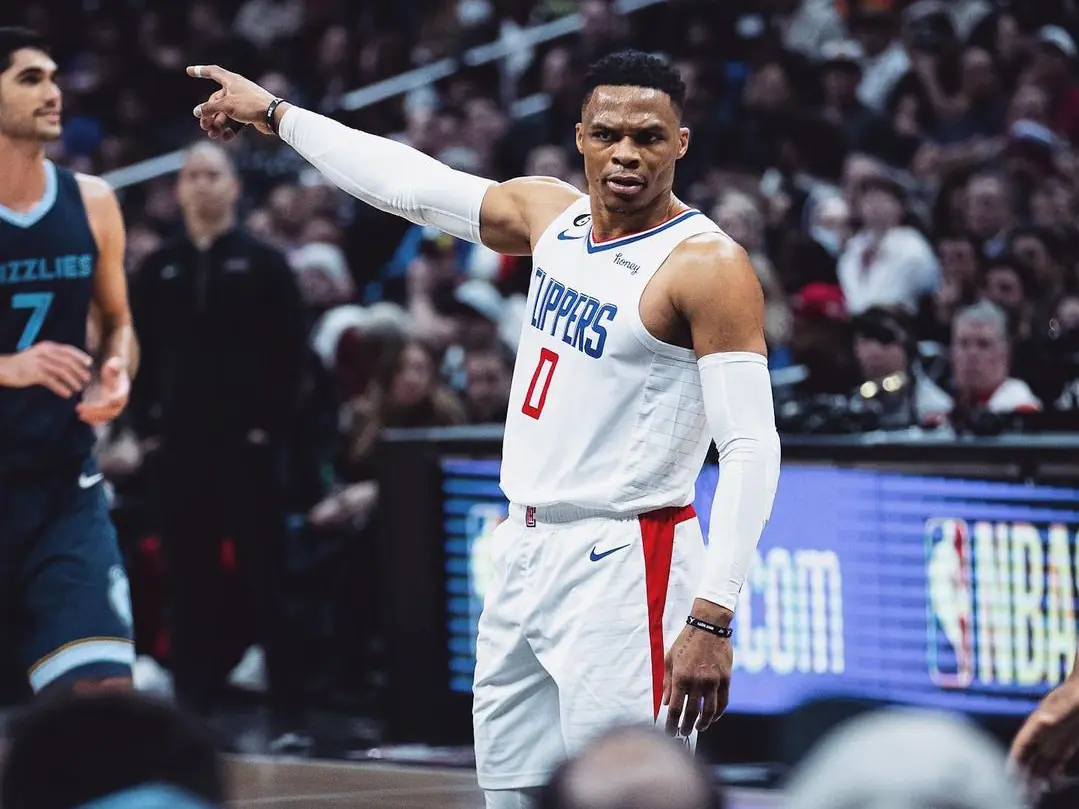 NBA／「威少」Russell Westbrook 與場邊觀眾爆發衝突，直接將球迷驅逐出場！