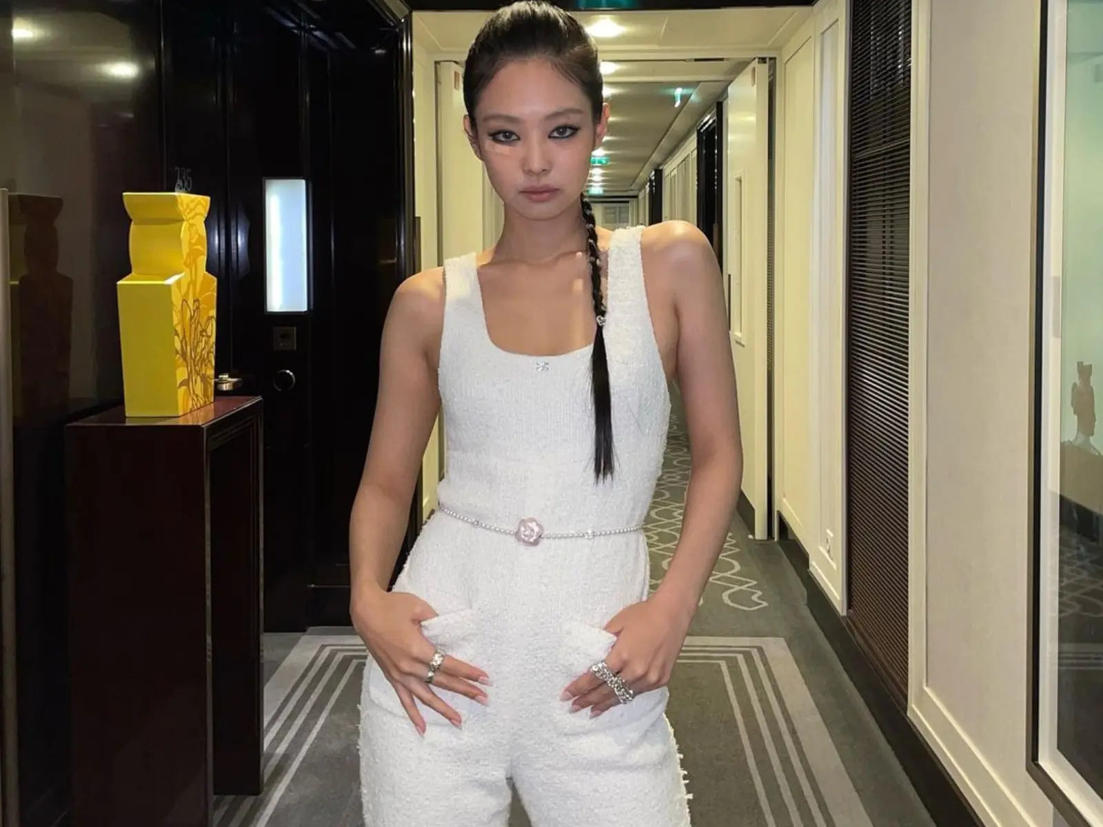 BLACKPINK Jennie 帶傷現身巴黎時裝週！加碼 4 個內行人必知 Chanel 香奈兒歷史故事！