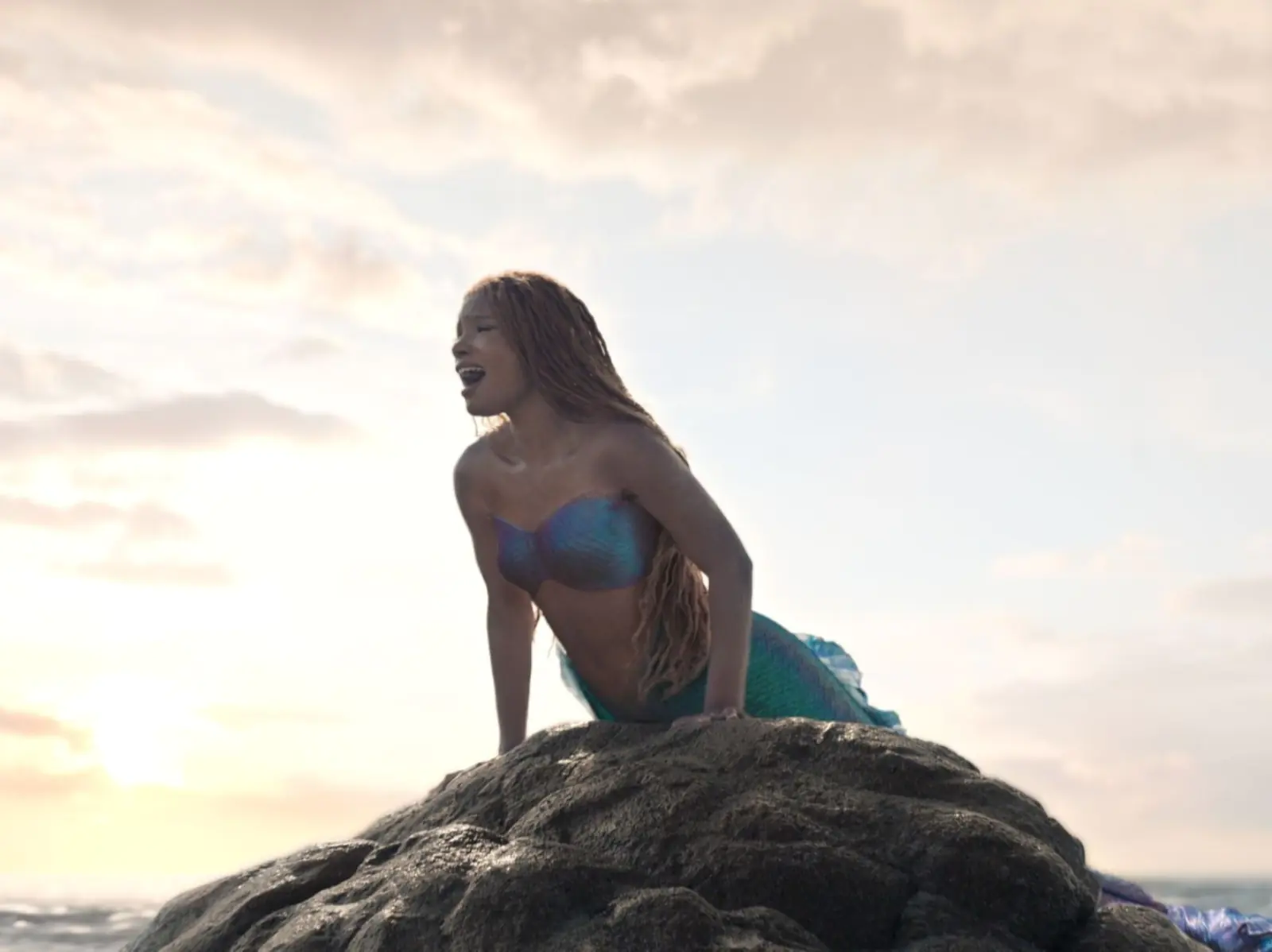 Disney 真人版《小美人魚》釋出正式預告，川頓國王、大反派「烏蘇拉」霸氣造型曝光！