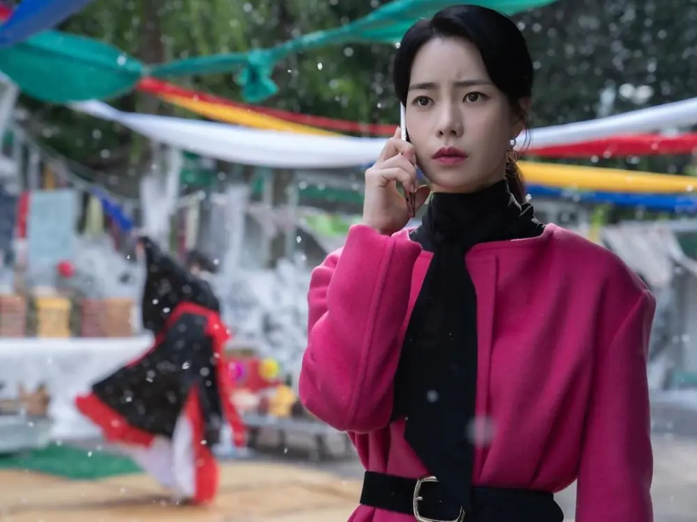 《黑暗榮耀》林智妍「韓系穿搭」真的厲害，襯衫、牛仔褲、西裝外套這樣搭配超氣質！