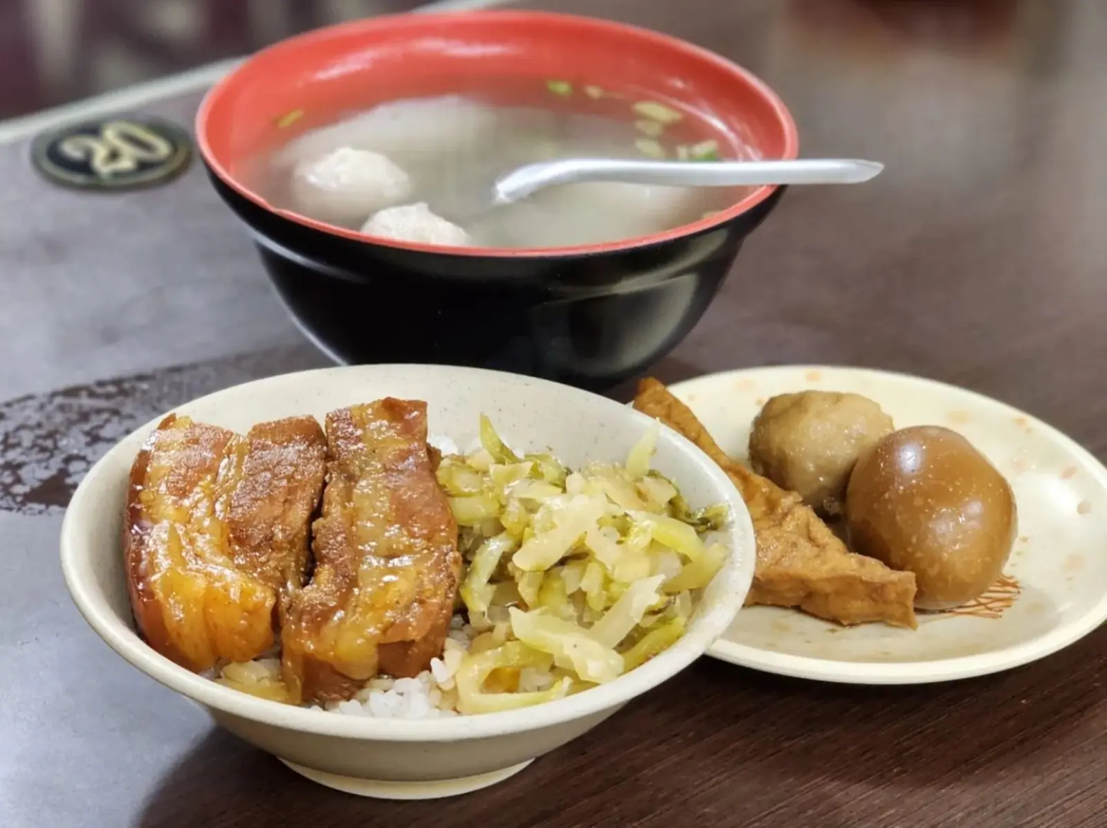 2025 高雄夜市 5 大必逛推薦：必吃美食、營業時間、交通資訊一次看！