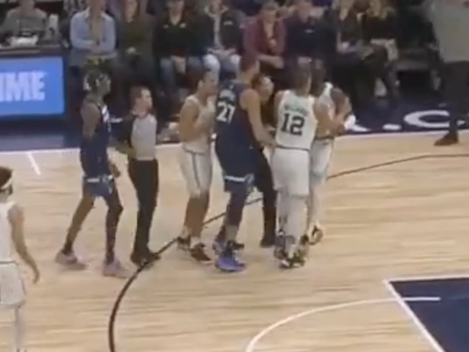 NBA／塞爾提克 Jaylen Brown 臉部二度受創，被 Rudy Gobert 肘擊引發火爆衝突！