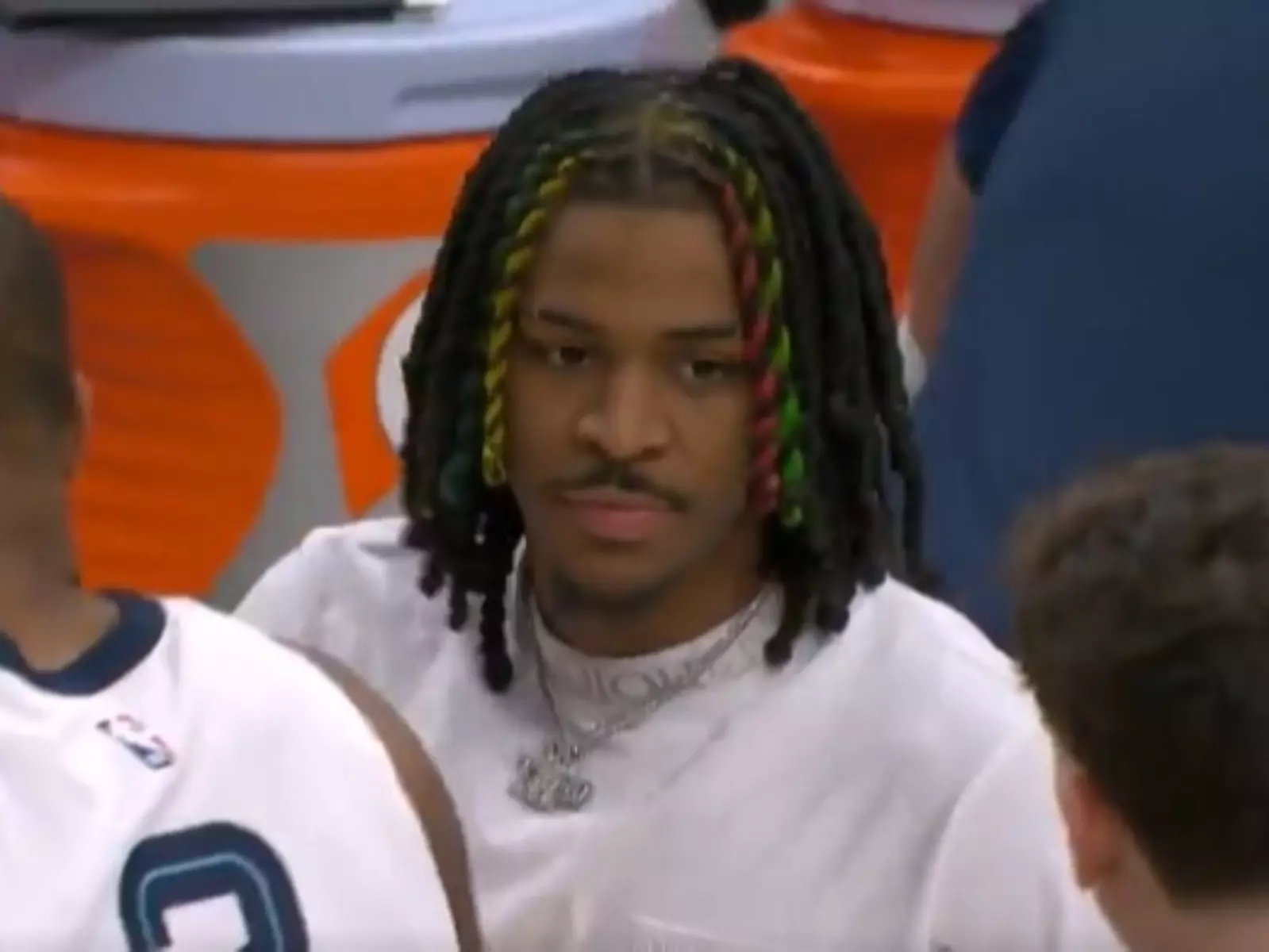 NBA／灰熊莫蘭特 Ja Morant 「亮槍」事件後首次現身球場，主場球迷熱烈歡迎回歸！