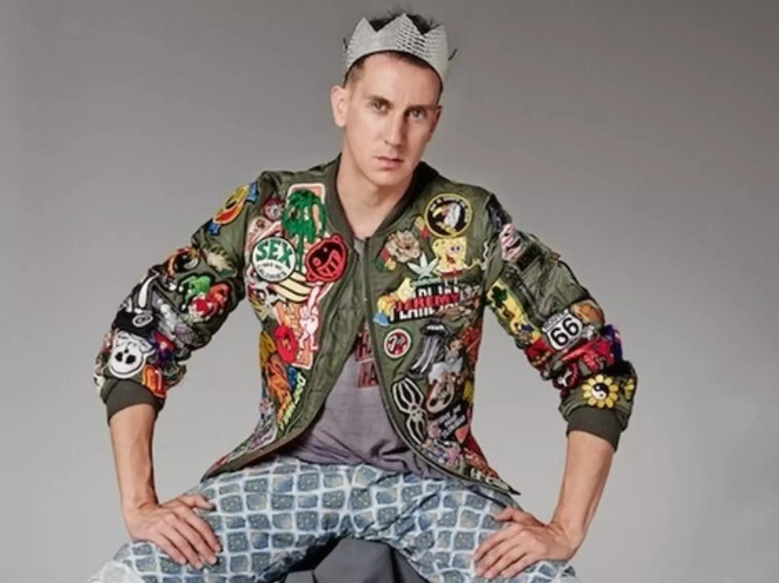 關於 Jeremy Scott 5 件事：為 MOSCHINO 效力 10 年、把海綿寶寶、麥當勞搬進秀場！