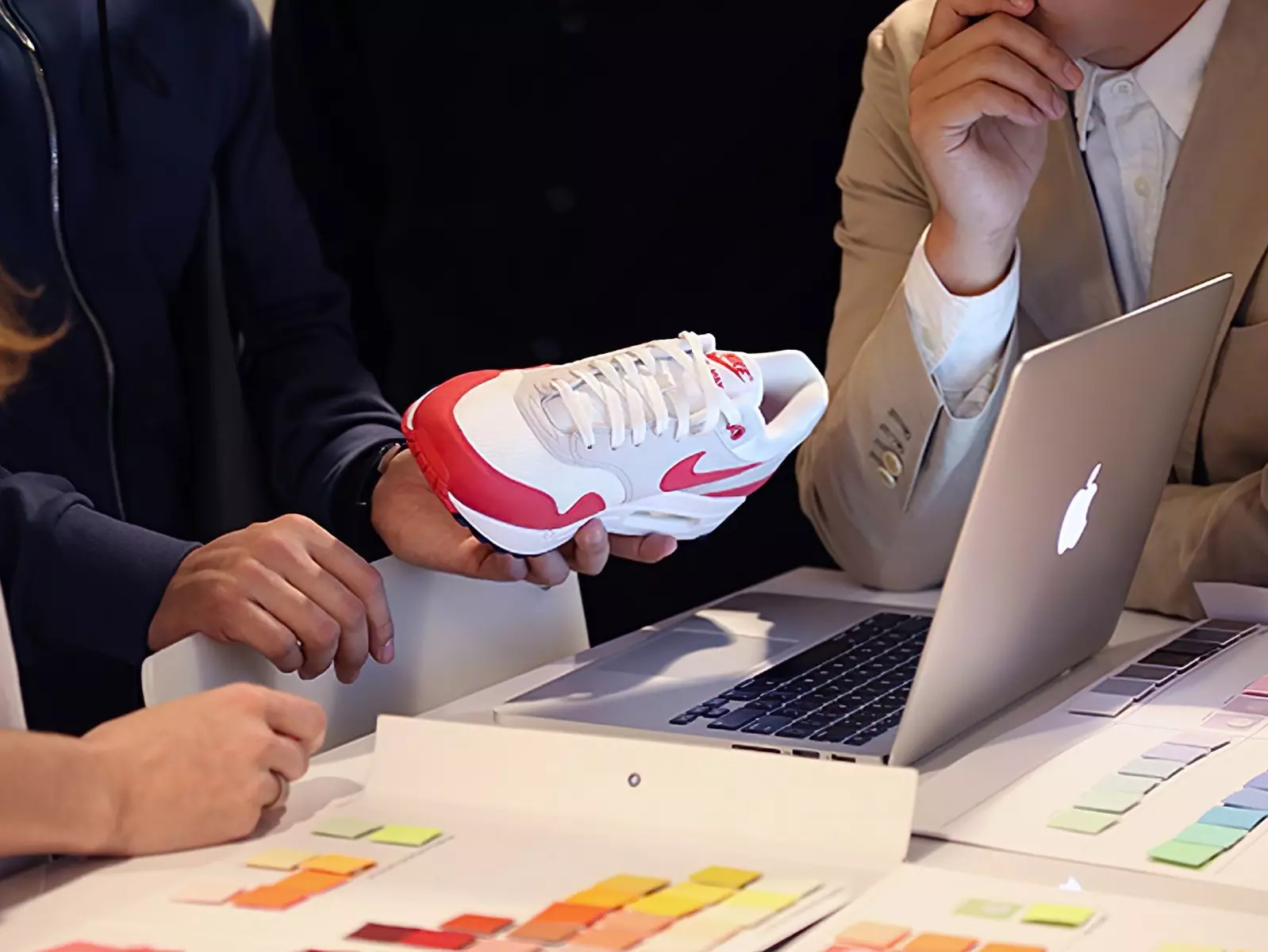 在地面與天空之間前行，Air Max Day 迎來 36 週年！首推虛擬 × 實體混血打造「Air Max Scorpion」系列，就是要突破你對球鞋的想像！