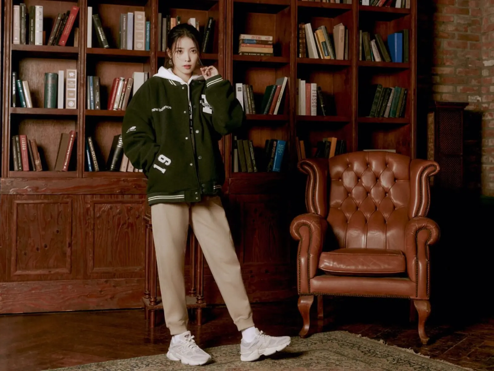 從新生代饒舌歌手 Jack Harlow、Aminé 到 IU 都搶搭的『新』未來跑鞋風潮！New Balance 9060 爆紅全憑這三點