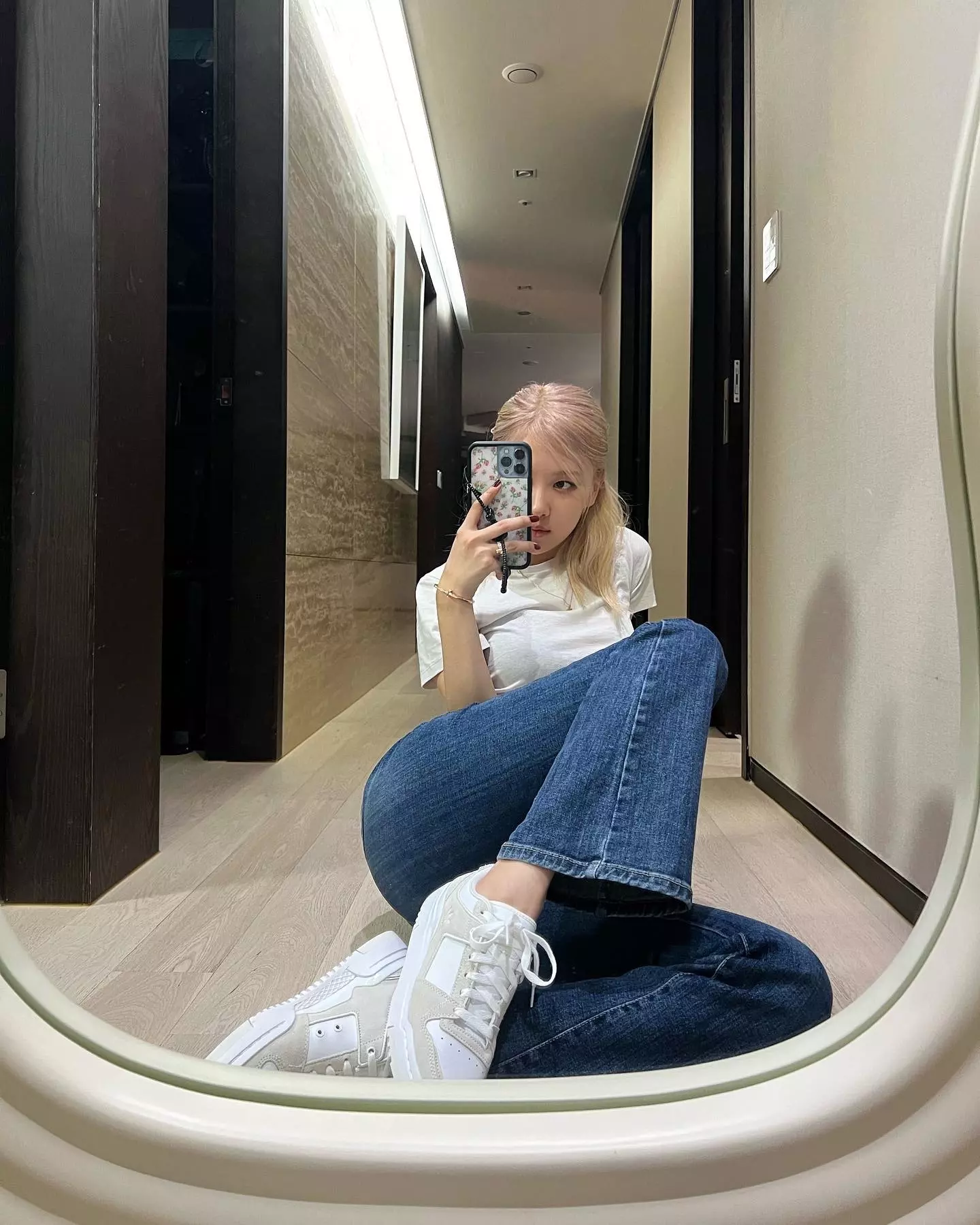 無印良品 MUJI、Keds⋯15 款「女生平價小白鞋」推薦！加碼 3 招超實用清潔保養大法，讓你每天都有新鞋穿～