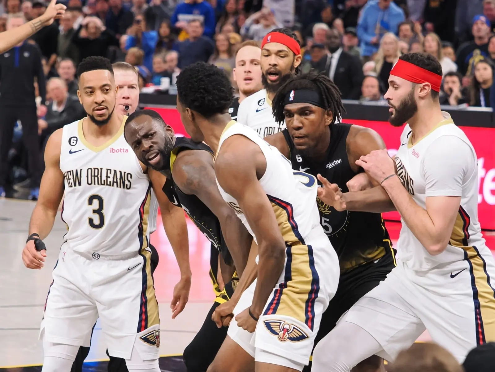 NBA／勇士追夢綠 Draymond Green 接連與鵜鶘球員爆發衝突，本季技術犯規已高達 17 次！