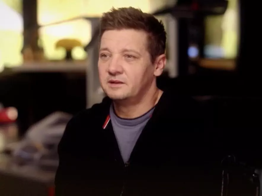 傑瑞米雷納 Jeremy Renner 重傷後首度受訪！曾悲觀思考：「我有可能只剩下脊椎和大腦！」