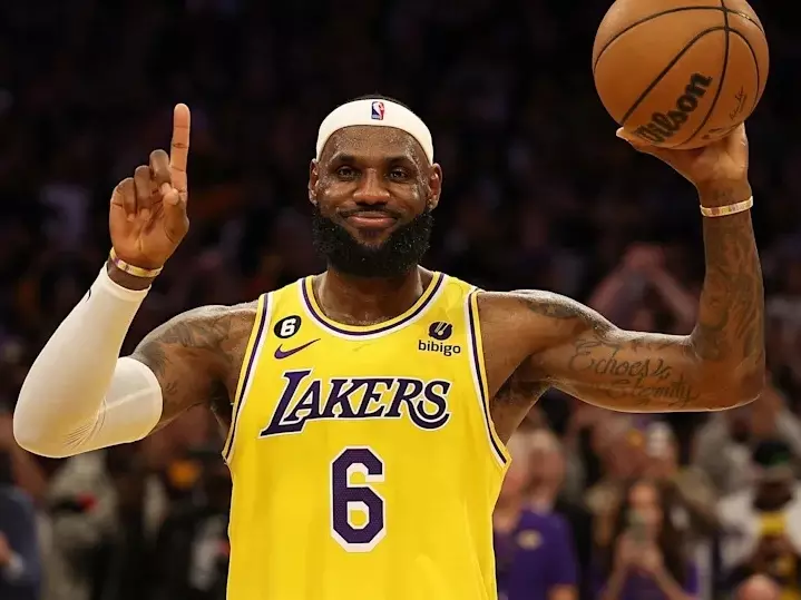 NBA／LeBron James 擁有 10 億美元資產，卻「不願意購買 5 美元 Twitter 藍勾勾！」