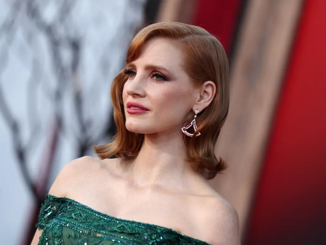 潔西卡雀絲坦 Jessica Chastain 不想演午夜護士，拒絕演出《奇異博士》：「我很想穿斗篷！」