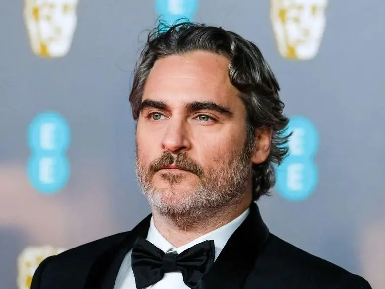 《小丑：雙重瘋狂》瓦昆菲尼克斯 Joaquin Phoenix 為戲減重 22 公斤，堅持：「要看起來很餓不健康！」