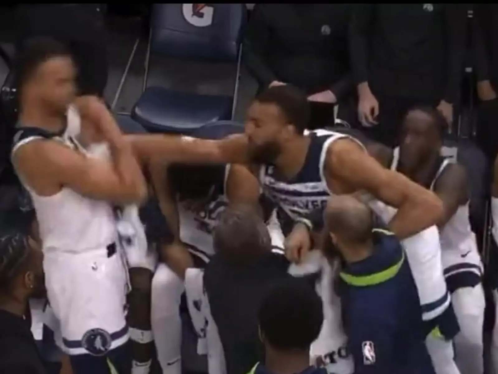 NBA／灰狼戈貝爾 Rudy Gobert 出拳攻擊隊友 Anderson，遭球團「送回家」處置！