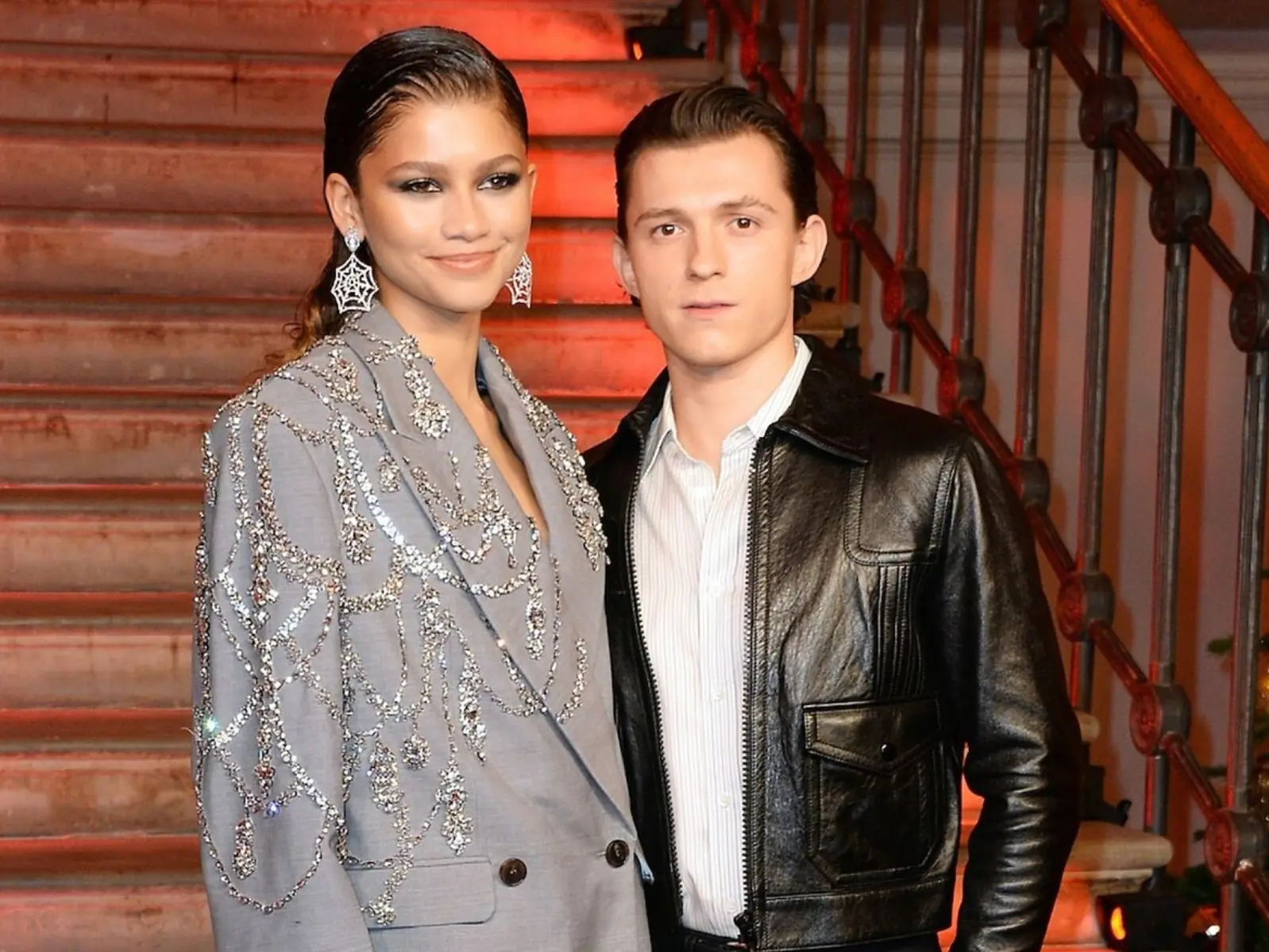《蜘蛛人》湯姆霍蘭德 Tom Holland 在千黛亞 Zendaya 身上放屁，憋不住原因曝光！