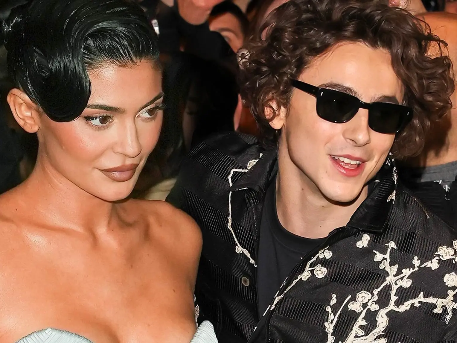 凱莉珍娜 Kylie Jenner 直奔甜茶 Timothée Chalamet 家約會，豪車停門外被抓包引熱議！