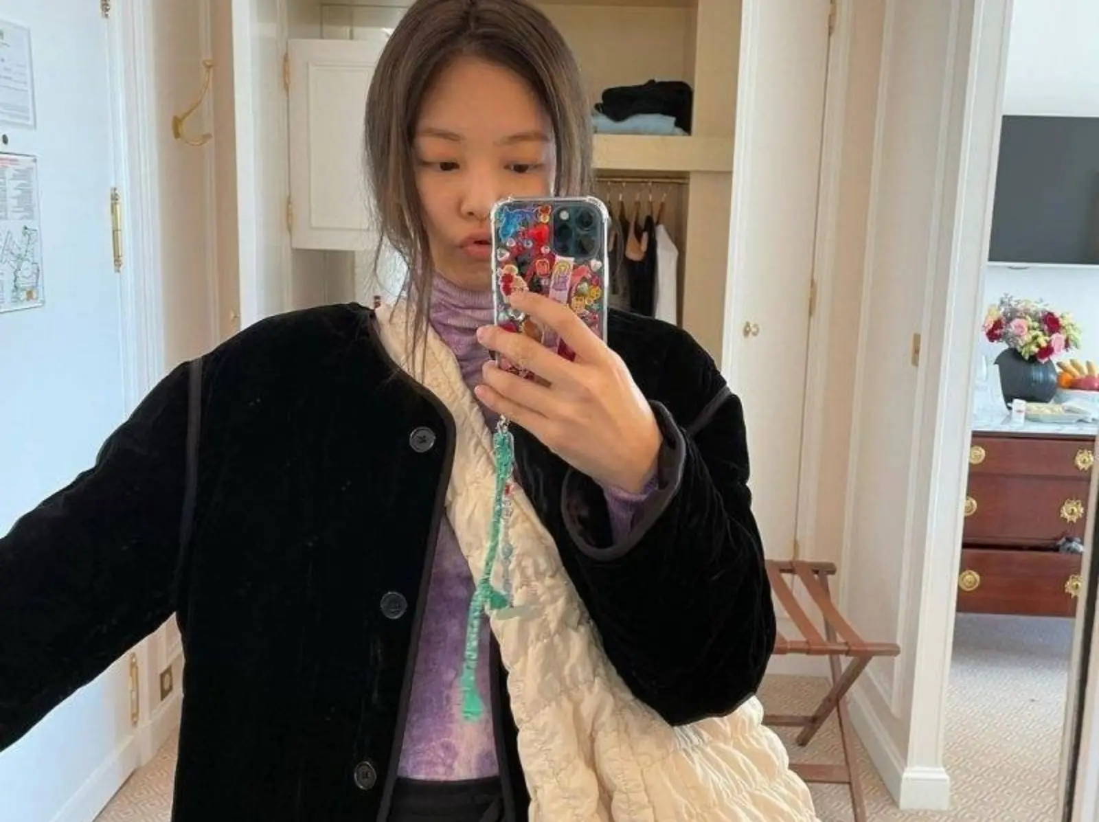 Bottega Veneta 尼龍包紅什麼？加碼推薦 5 款尼龍包，Jennie 愛款不到 3 千元！