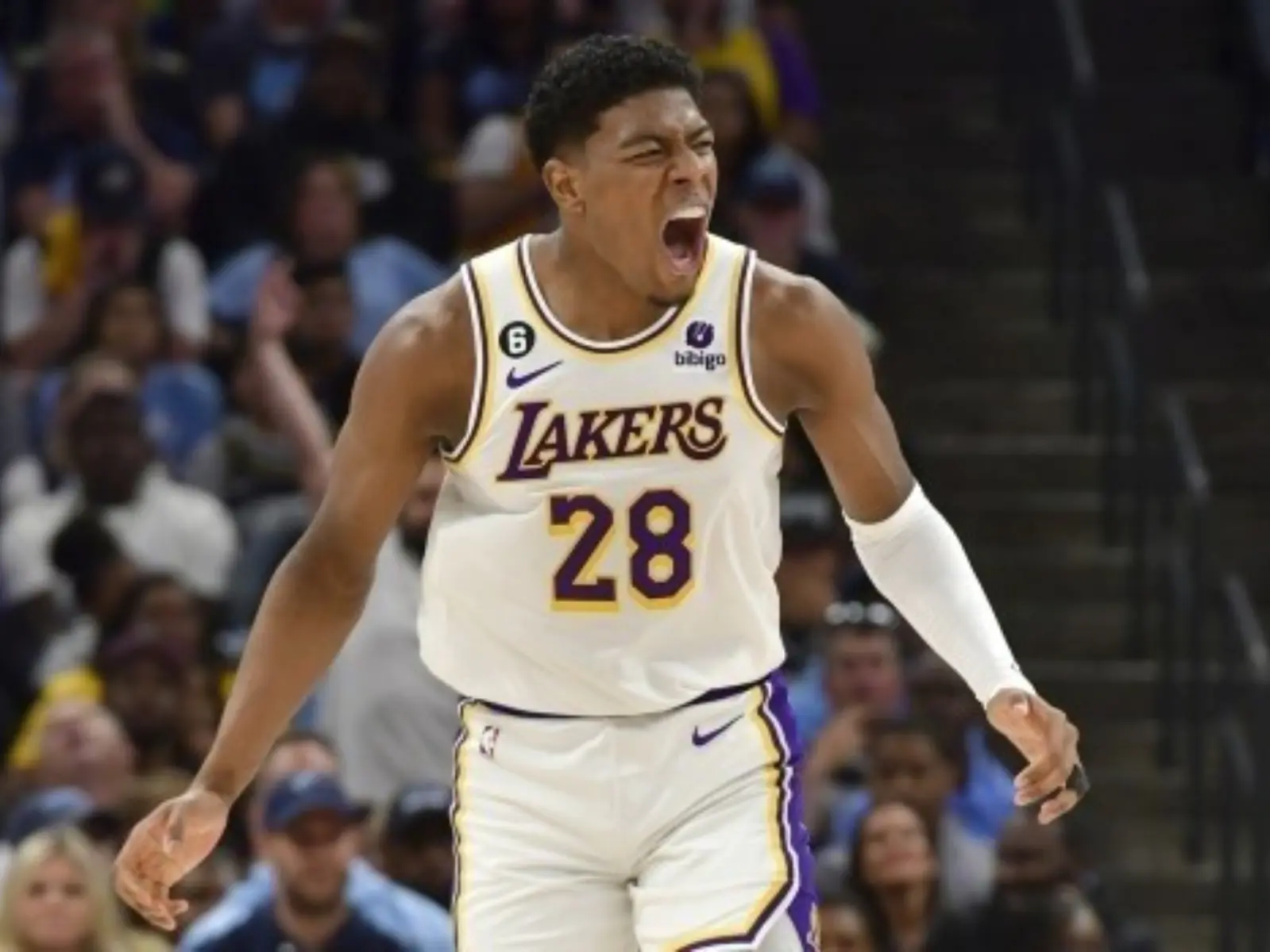 NBA／湖人季後賽首戰擊敗灰熊，八村壘板凳殺出爆砍 29 分、莫蘭特 Ja Morant 手腕受傷提前退場！