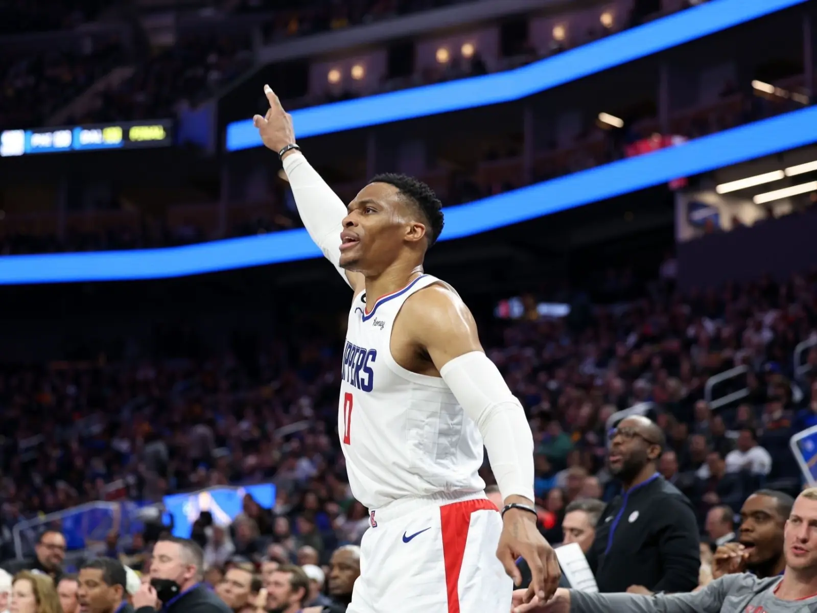 NBA／快艇季後賽首戰擊敗太陽，威少 Russell Westbrook 關鍵防守立大功：「感謝教練信任我！」