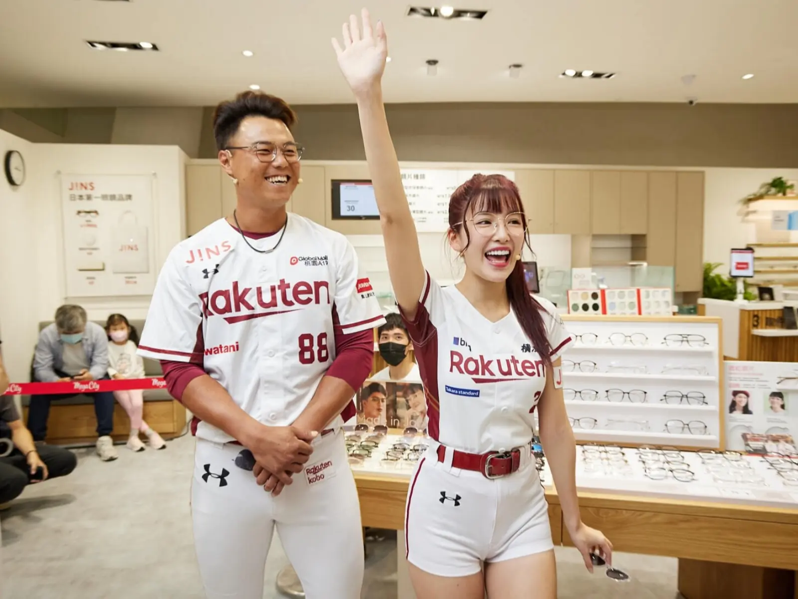 JINS板橋大遠百店回來了!  原樓層全新風貌迎接舊雨新知