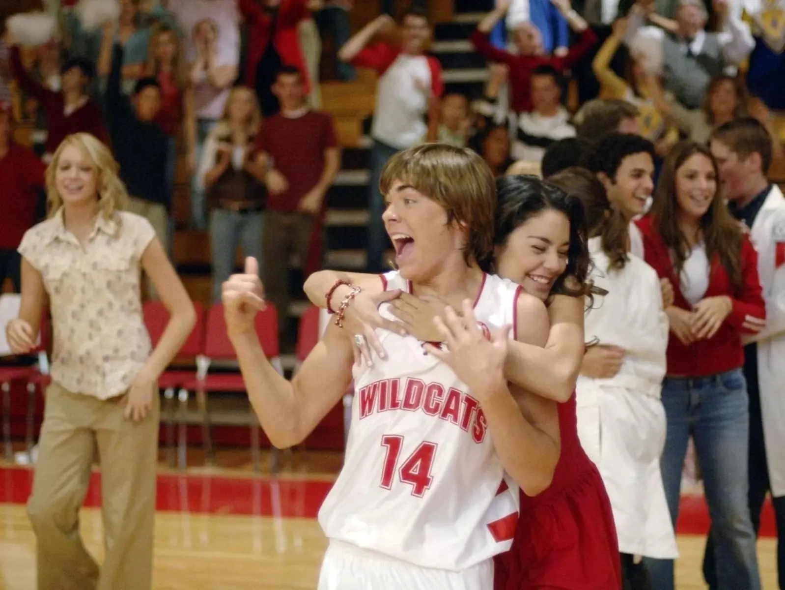 柴克艾弗隆 Zac Efron 追蹤前女友凡妮莎哈金斯 Vanessa Hudgens  引熱議！