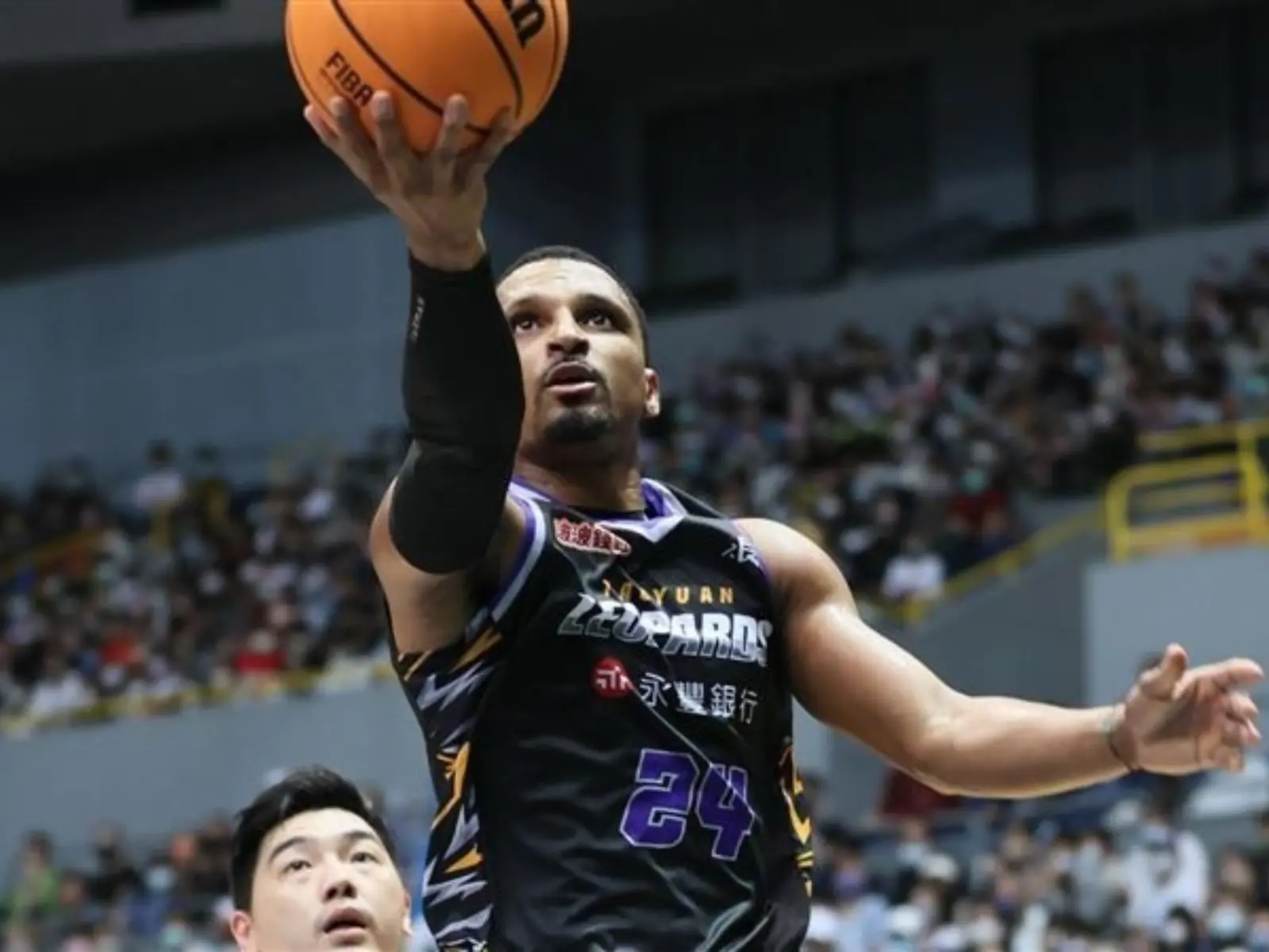 「雲豹 Kobe」艾夫伯震撼宣布轉戰 PLG，與「魔獸」霍華德正式分道揚鑣！