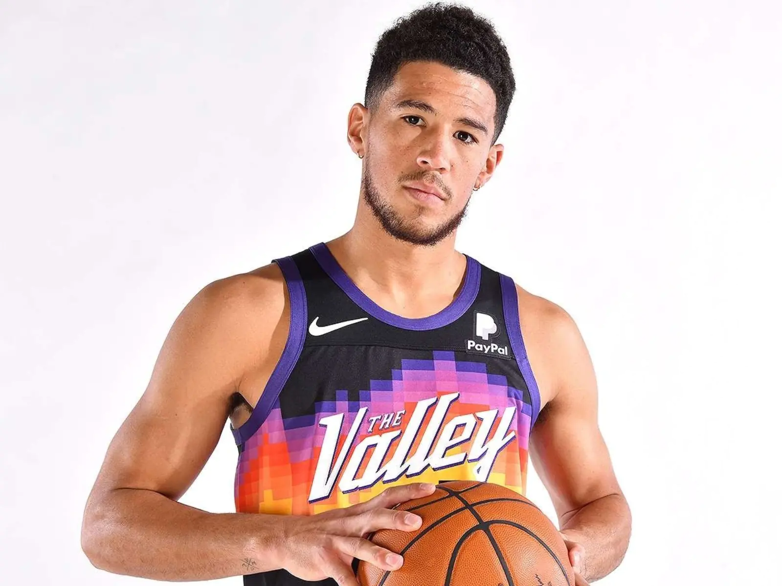 NBA 球星 Devin Booker 你可能不知道的十件事：擁有墨西哥血統、超愛收集經典老車！