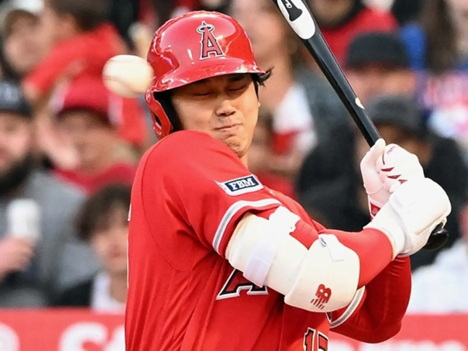 MLB／大谷翔平驚險閃過頭部觸身球後大叫，嚇壞全場球迷！