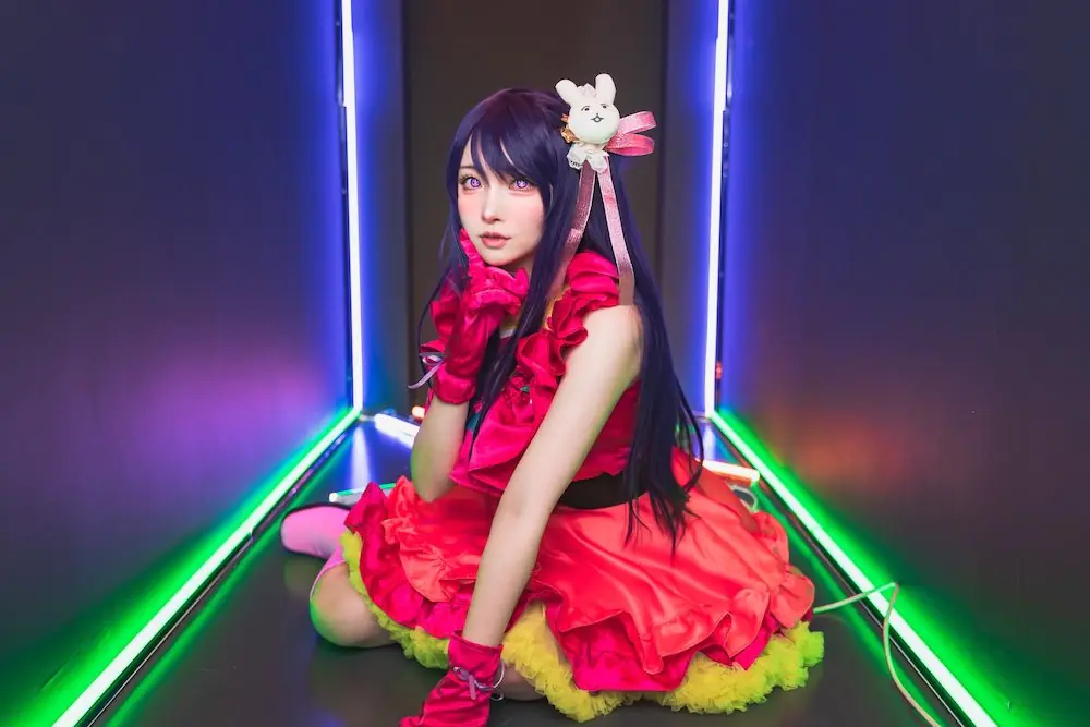 《我推的孩子》星野愛被正妹 Coser 神還原，連「星星眼」都一樣！