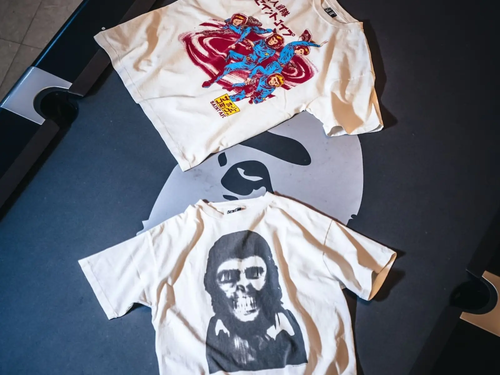 A BATHING APE® 與 ©SAINT Mxxxxxx 發布首次合作系列，本周台北正式開賣！