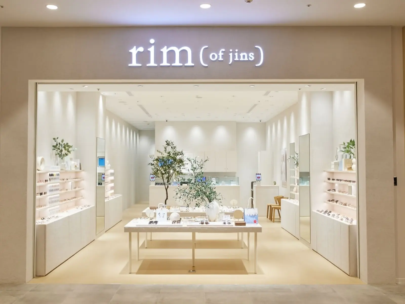 眼鏡即時尚！ rim of jins海外首店插旗台中4/27開幕試營運