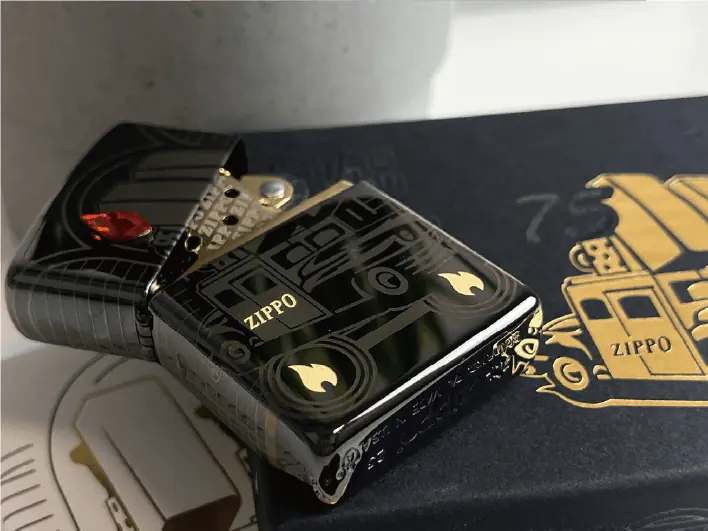 走過戰場、演過戲，承諾一輩子不變心，ZIPPO打火機超過90年了！什麼經典潮物連你阿公都說帥？亞洲年度限定收藏款就是這顆！