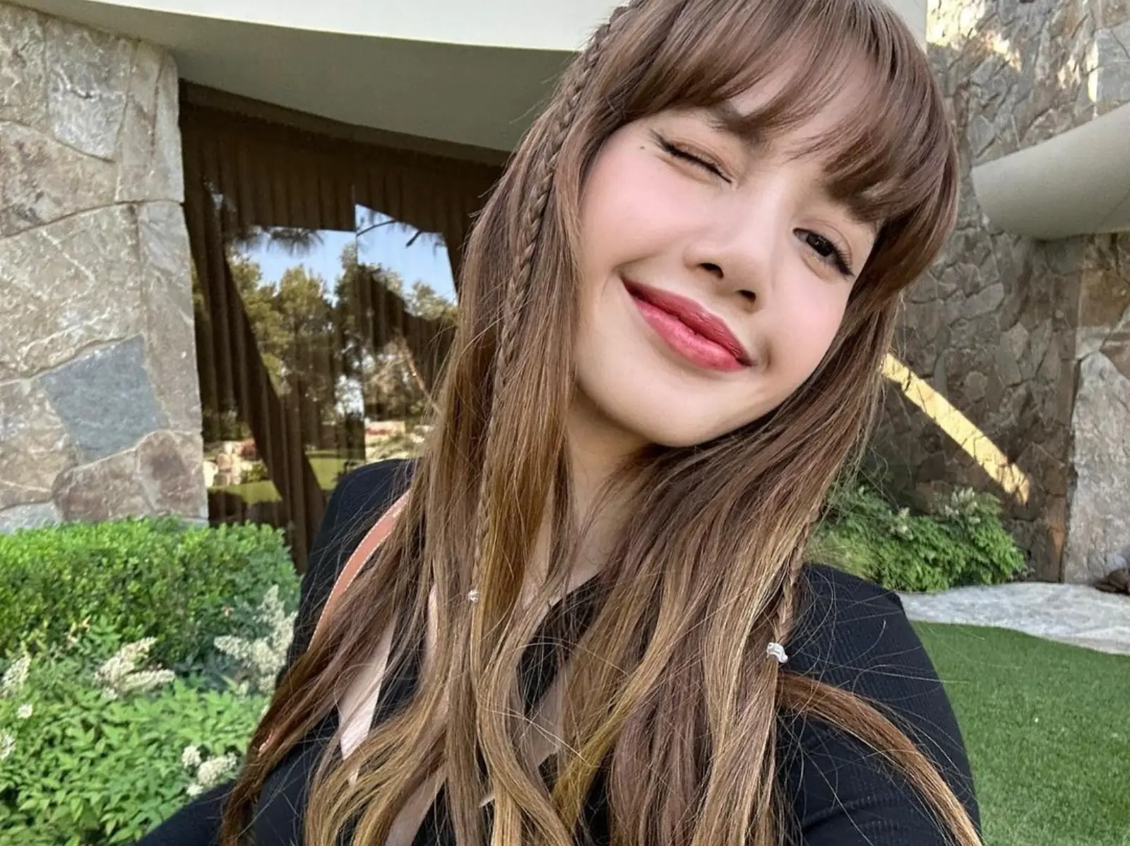 起底 BLACKPINK Lisa 15 件事：瘋馬秀遭脫粉、曾被經紀人詐騙 10 億！