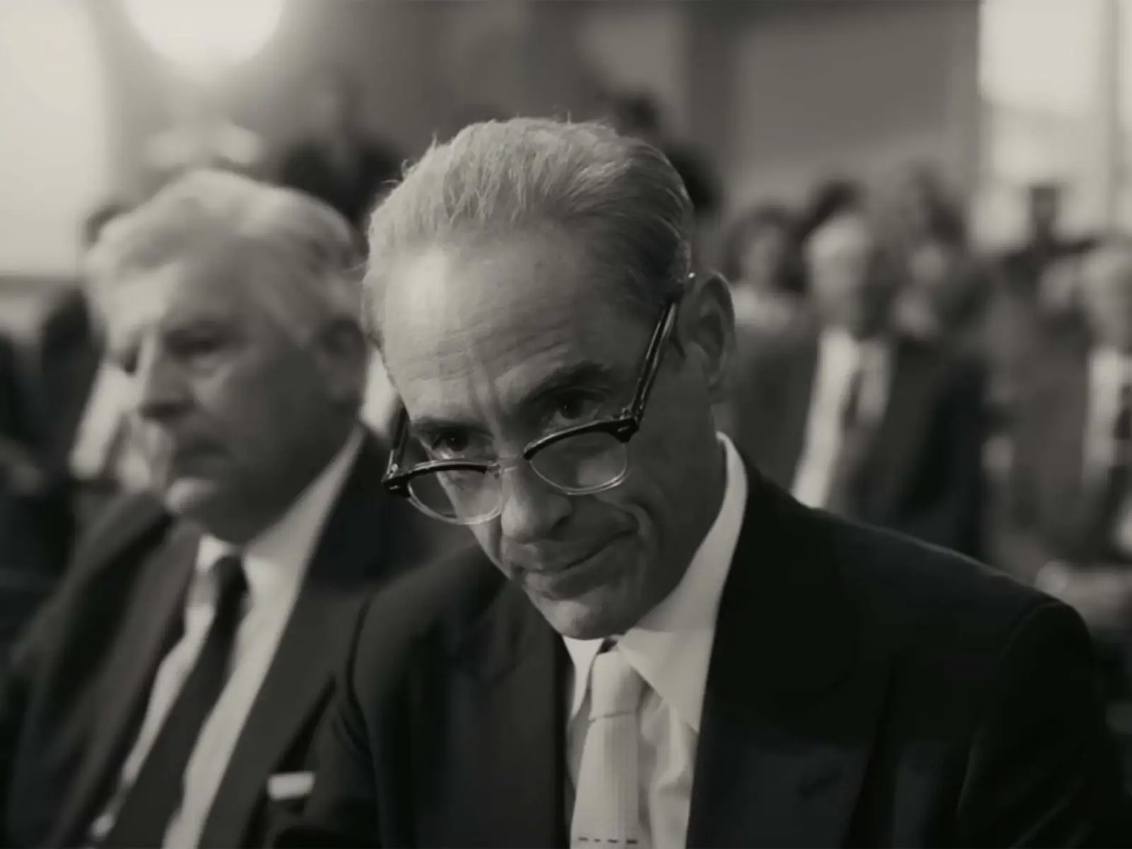 《奧本海默》預告釋出！小勞勃道尼 Robert Downey Sr. 對決「原子彈之父」席尼墨菲 Cillian Murphy 場面震撼！