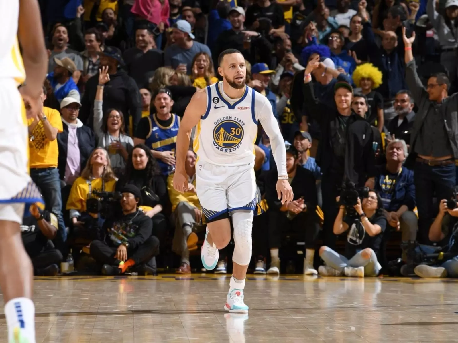 NBA 季後賽／勇士主場大勝湖人續命成功，Curry 再轟 27 分、追夢綠 20＋10 鞏固禁區！