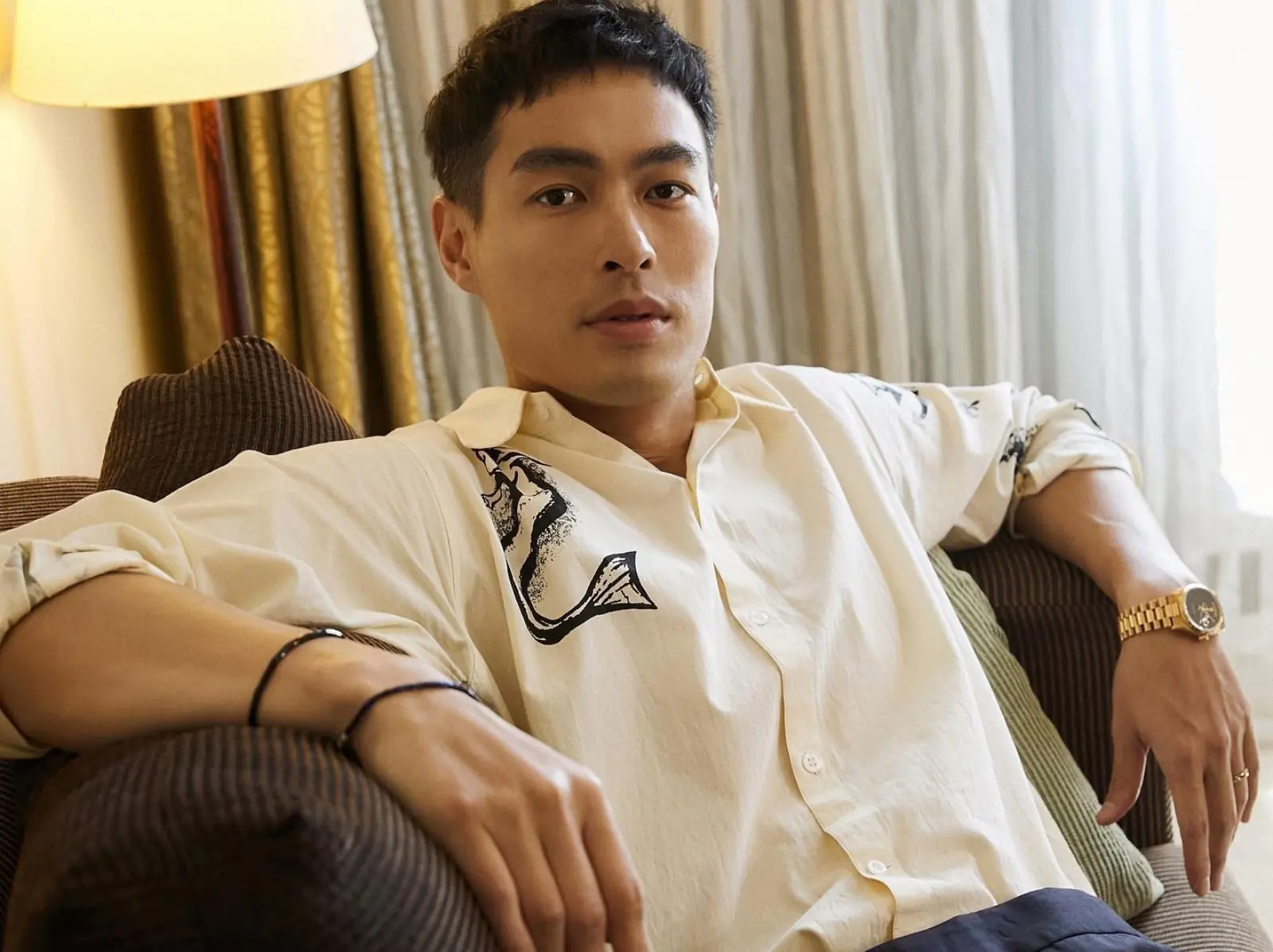 揭密楊祐寧 10 件事！愛唱歌卻當了演員、有處女座強迫症、出名的寵妻魔人～