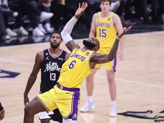 NBA／詹皇 LeBron James 回擊澄清：「從來沒鑽研假摔，沒效力過這種球隊！」