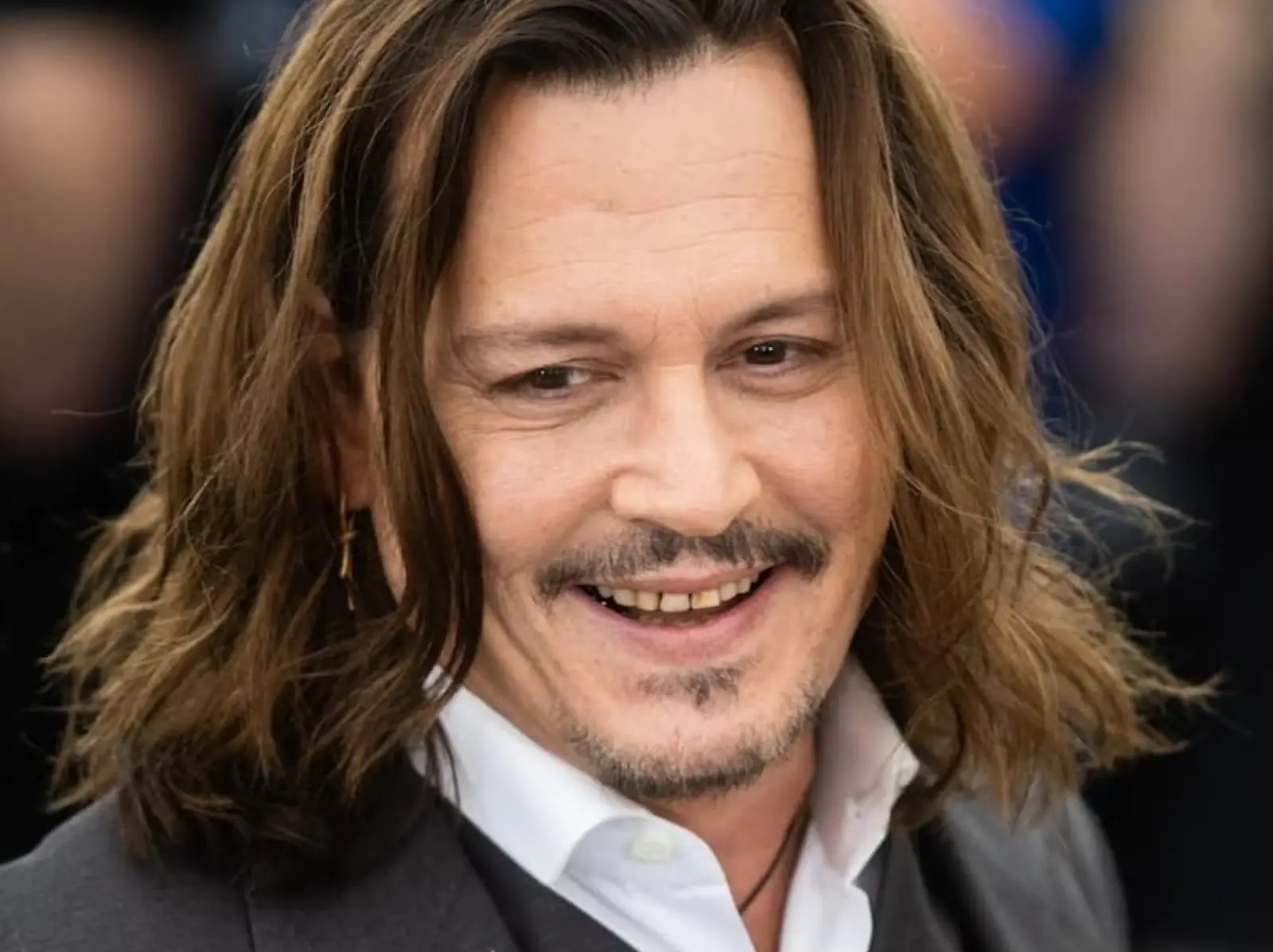 強尼戴普 Johnny Depp「滿口爛牙」嚇壞粉絲！崩潰喊：「毀了我整天的好心情！」