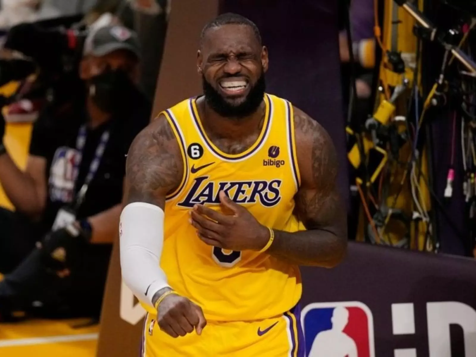 NBA／詹皇 LeBron James 被金塊橫掃出局，考慮「下季退休」結束 20 年球員生涯！
