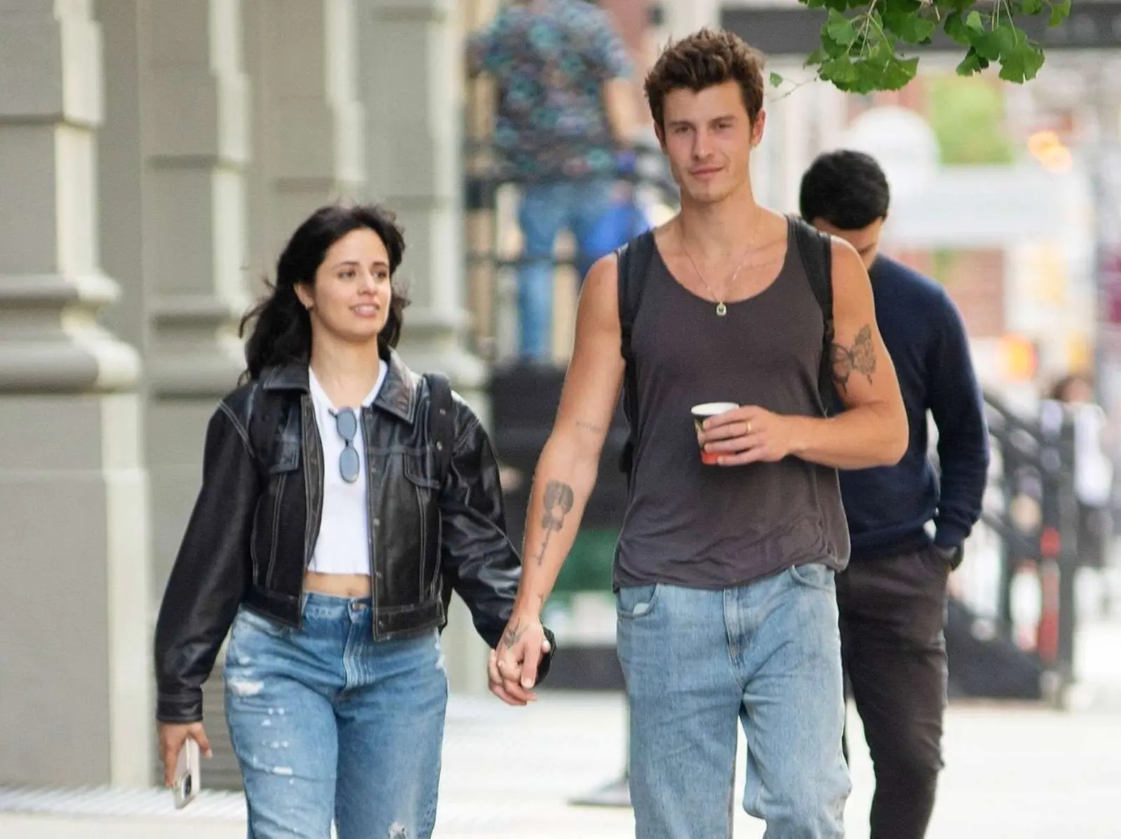 尚恩曼德斯 Shawn Mendes 復合卡蜜拉 Camila Cabello！甜蜜牽手逛大街閃瞎眾人！