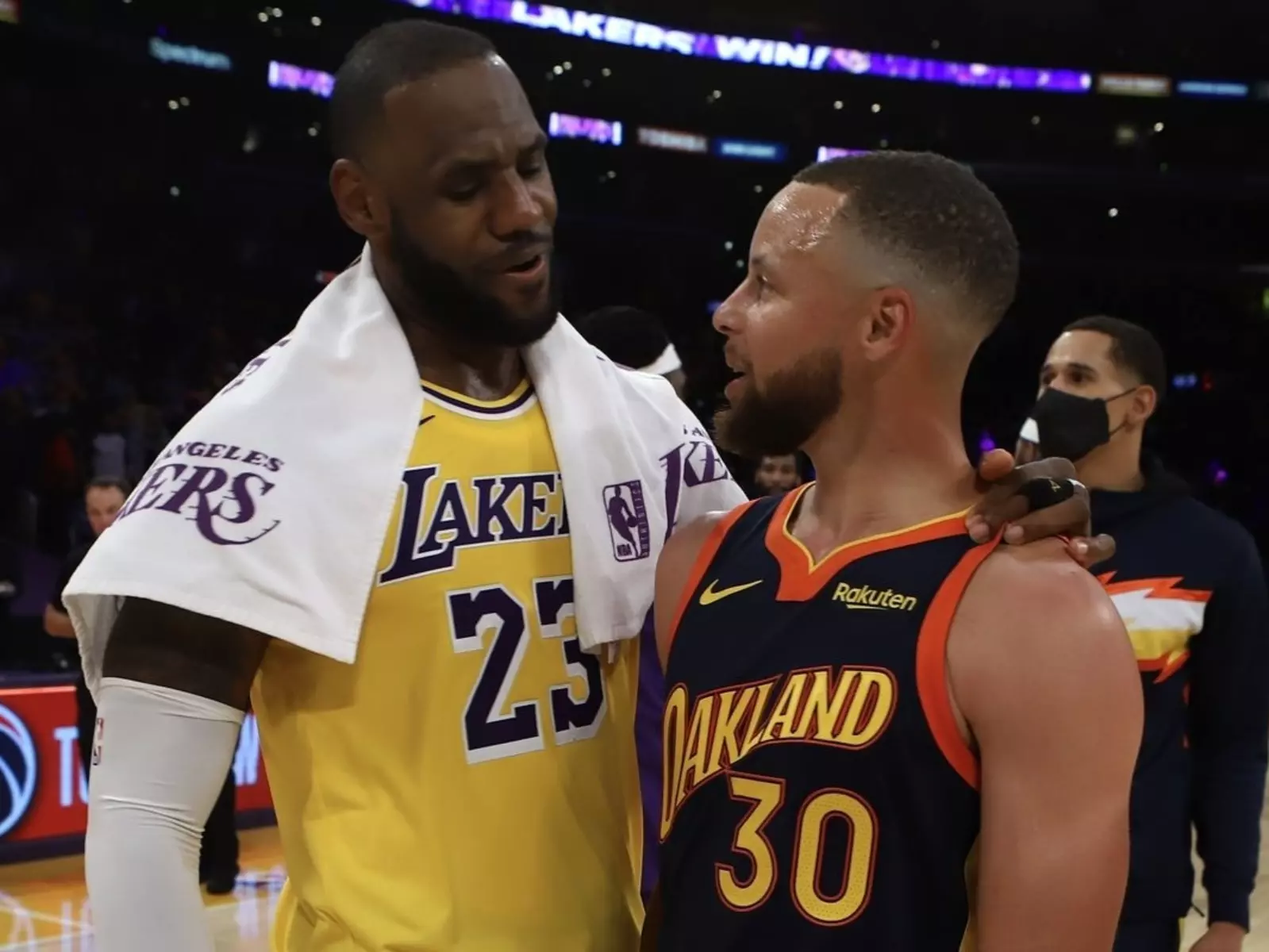 NBA／詹皇 LeBron James 退休言論持續延燒，外媒認為他「想去勇士跟 Curry 同隊！」