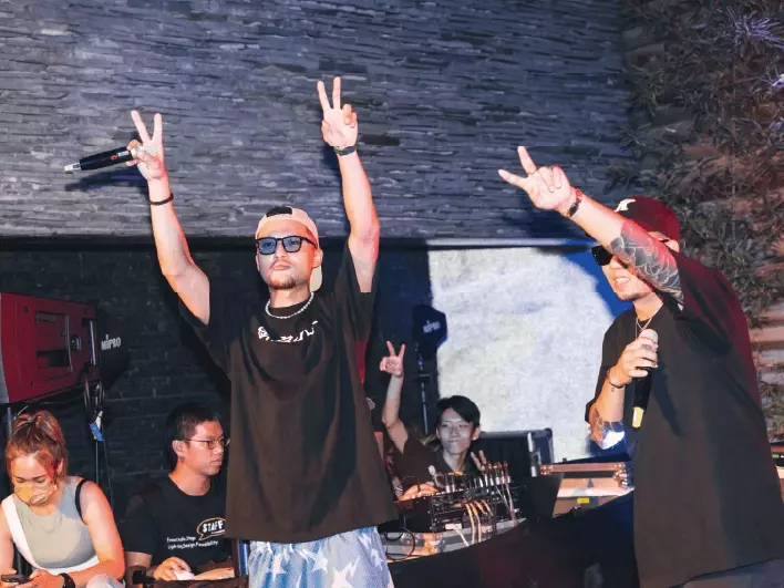 高雄嘻哈大外宣，Savage.M/馬克、FRαNKIE阿法透過大嘻哈時代2 傳播的都市迷因：妹妹你素不素對偶有御宿
