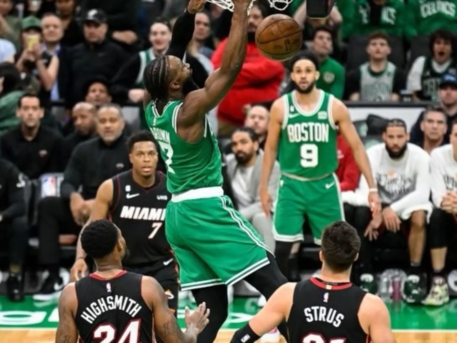 NBA 季後賽／塞爾提克大勝熱火系列賽追到 2 比 3，Jaylen Brown：「有種別讓我們再拿一場！」