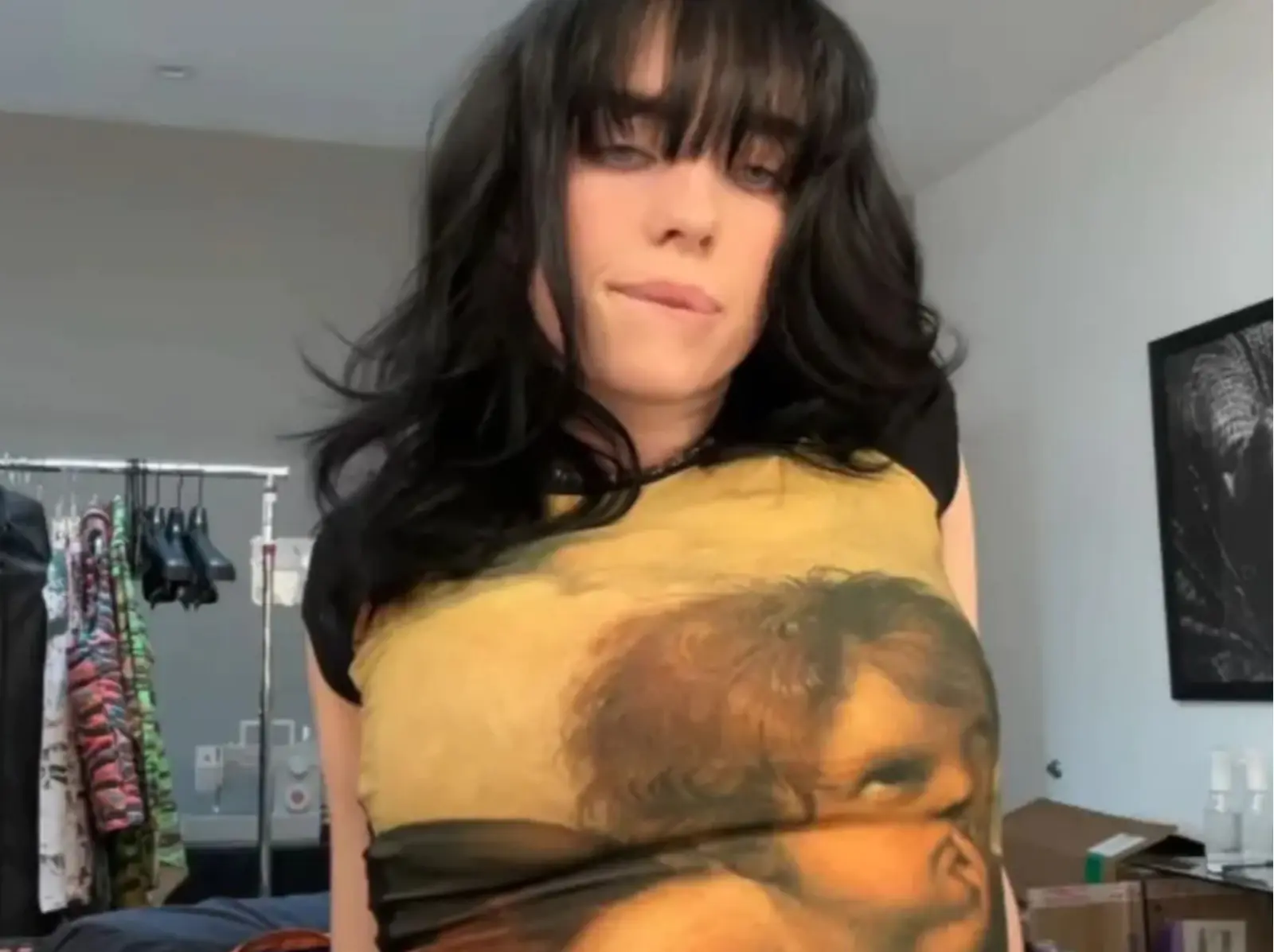 揭露怪奇比莉 Billie Eilish 3 個刺青秘密！其中這個竟然「看不到」！